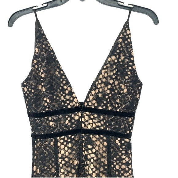 NWOT BARDOT | Serpentine Lace Deep V Neck Nude Black Mini Cocktail Dress 4 XS - Picture 4 of 9
